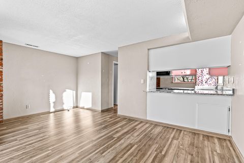 Tiny photo for 1278 Maple Leaf Ct Ct #2C, Medford, OR 97504 (MLS # 220213341)