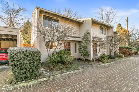 Tiny photo for 1278 Maple Leaf Ct Ct #2C, Medford, OR 97504 (MLS # 220213341)