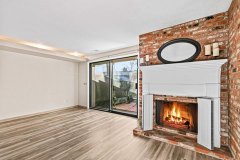 Tiny photo for 1278 Maple Leaf Ct Ct #2C, Medford, OR 97504 (MLS # 220213341)