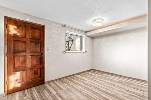 Tiny photo for 1278 Maple Leaf Ct Ct #2C, Medford, OR 97504 (MLS # 220213341)