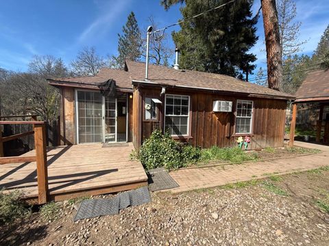 Photo of 7422 Rogue River Drive, Shady Cove, OR 97539 (MLS # 220217333)