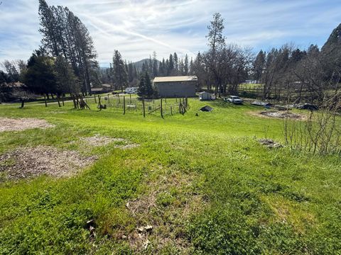 Tiny photo for 7422 Rogue River Drive, Shady Cove, OR 97539 (MLS # 220217333)