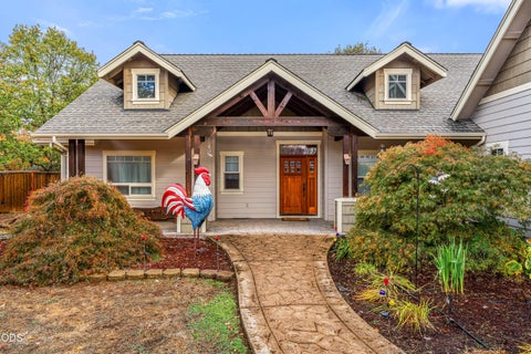 Photo of 635 Kaneeta Lane, Grants Pass, OR 97526 (MLS # 220230612)