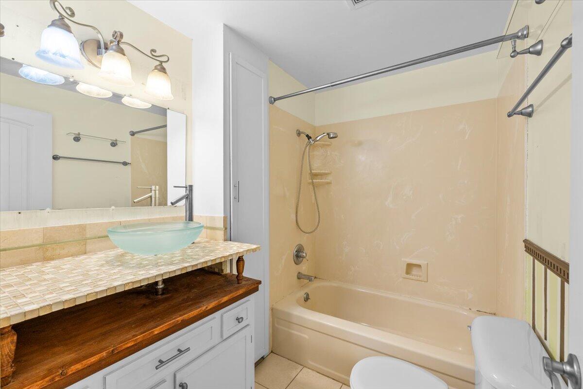 Brookhurst Villa Unit No 2 - Residential