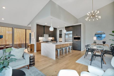 Tiny photo for 61250 Meeks Trail, Bend, OR 97702 (MLS # 220217009)