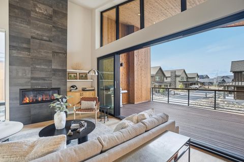 Tiny photo for 61250 Meeks Trail, Bend, OR 97702 (MLS # 220217009)