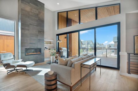 Tiny photo for 61250 Meeks Trail, Bend, OR 97702 (MLS # 220217009)