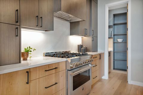 Tiny photo for 61250 Meeks Trail, Bend, OR 97702 (MLS # 220217009)