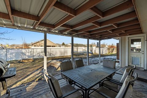 Tiny photo for 5101 Laurelwood Drive, Klamath Falls, OR 97603 (MLS # 220214059)