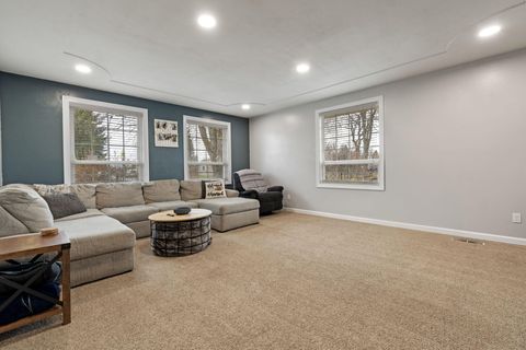 Tiny photo for 5101 Laurelwood Drive, Klamath Falls, OR 97603 (MLS # 220214059)