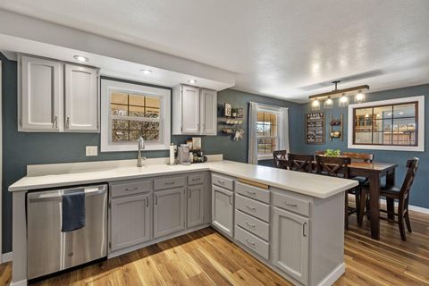 Tiny photo for 5101 Laurelwood Drive, Klamath Falls, OR 97603 (MLS # 220214059)