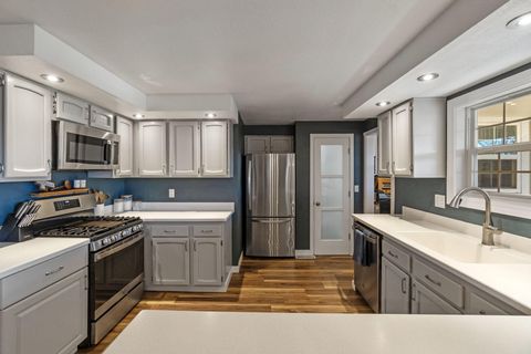 Tiny photo for 5101 Laurelwood Drive, Klamath Falls, OR 97603 (MLS # 220214059)