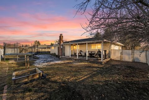 Tiny photo for 5101 Laurelwood Drive, Klamath Falls, OR 97603 (MLS # 220214059)