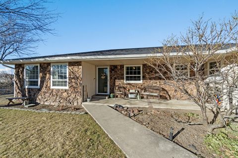 Tiny photo for 5101 Laurelwood Drive, Klamath Falls, OR 97603 (MLS # 220214059)