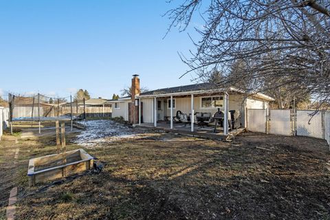 Tiny photo for 5101 Laurelwood Drive, Klamath Falls, OR 97603 (MLS # 220214059)