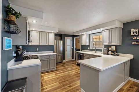 Tiny photo for 5101 Laurelwood Drive, Klamath Falls, OR 97603 (MLS # 220214059)