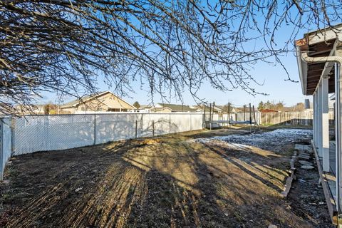 Tiny photo for 5101 Laurelwood Drive, Klamath Falls, OR 97603 (MLS # 220214059)