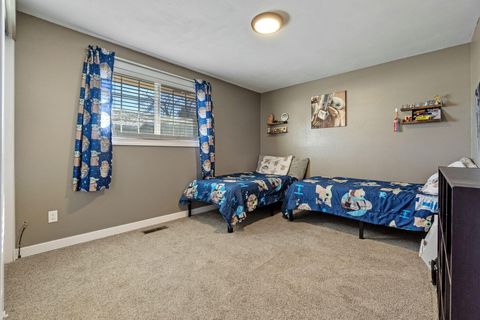 Tiny photo for 5101 Laurelwood Drive, Klamath Falls, OR 97603 (MLS # 220214059)