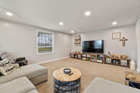 Tiny photo for 5101 Laurelwood Drive, Klamath Falls, OR 97603 (MLS # 220214059)