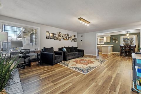 Tiny photo for 5101 Laurelwood Drive, Klamath Falls, OR 97603 (MLS # 220214059)