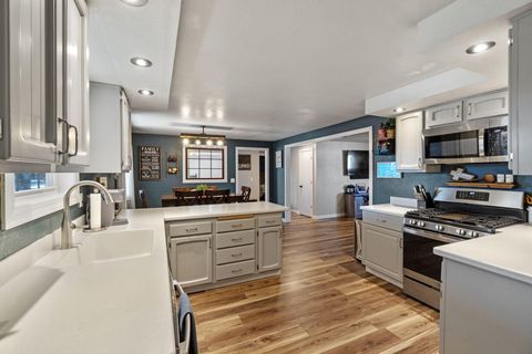 Tiny photo for 5101 Laurelwood Drive, Klamath Falls, OR 97603 (MLS # 220214059)