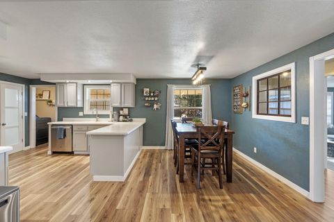 Tiny photo for 5101 Laurelwood Drive, Klamath Falls, OR 97603 (MLS # 220214059)