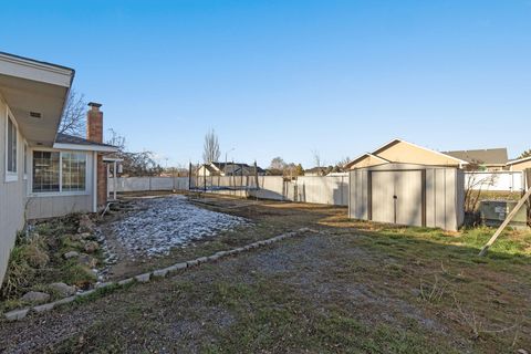 Tiny photo for 5101 Laurelwood Drive, Klamath Falls, OR 97603 (MLS # 220214059)