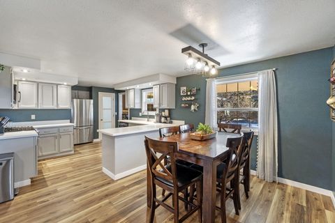 Tiny photo for 5101 Laurelwood Drive, Klamath Falls, OR 97603 (MLS # 220214059)