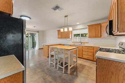 Tiny photo for 2188 Marie Drive, Grants Pass, OR 97526 (MLS # 220217672)