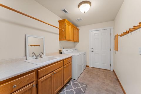 Tiny photo for 2188 Marie Drive, Grants Pass, OR 97526 (MLS # 220217672)