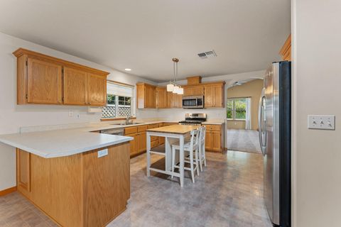 Tiny photo for 2188 Marie Drive, Grants Pass, OR 97526 (MLS # 220217672)