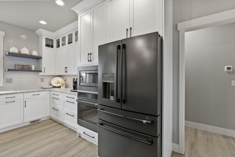 Tiny photo for 5785 NW Cedar Place, Prineville, OR 97754 (MLS # 220210274)