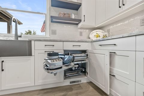 Tiny photo for 5785 NW Cedar Place, Prineville, OR 97754 (MLS # 220210274)