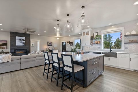 Tiny photo for 5785 NW Cedar Place, Prineville, OR 97754 (MLS # 220210274)