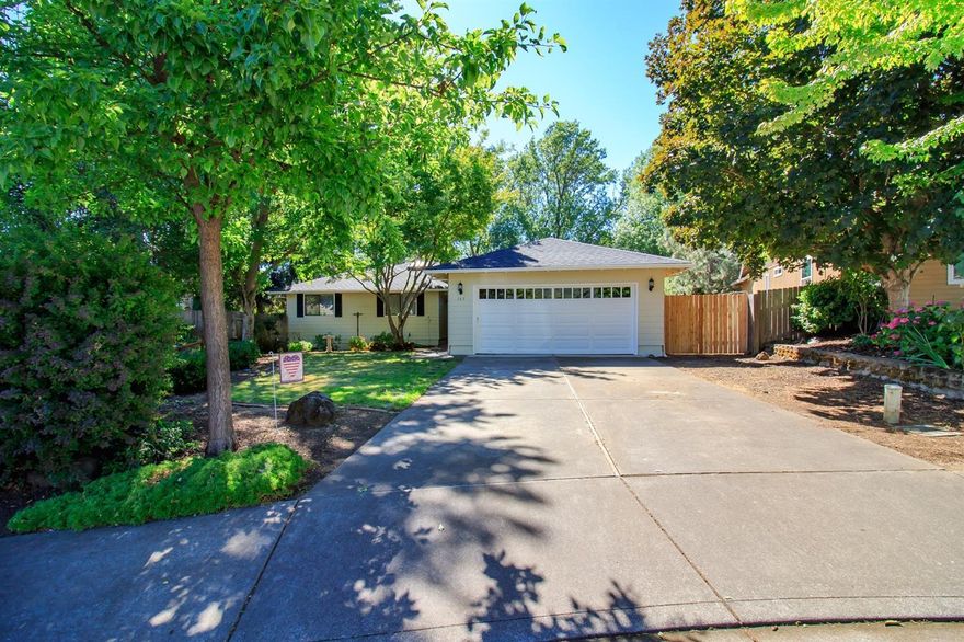 A rare find in Jacksonville on cul-de-sac backed up to vineyard. Great 3 bedroom 2 bath home is ready to be yours. Conveniently located near downtown. New roof, interior & exterior paint, new plumbing (water lines) including main line, cedar deck and dishwasher. It's all ready for you to move it. The backyard is secluded and quiet. It's perfect for entertaining friends and family. Master bedroom has a nice size walk in closet as well as master bath that includes dual sinks and a walk-in shower. Hall bath has skylight w/tub shower combo. Room to park boat or small trailer. Nice size storage shed. View this home today! A Fidelity National Comprehensive Plus Plan Warranty is included.