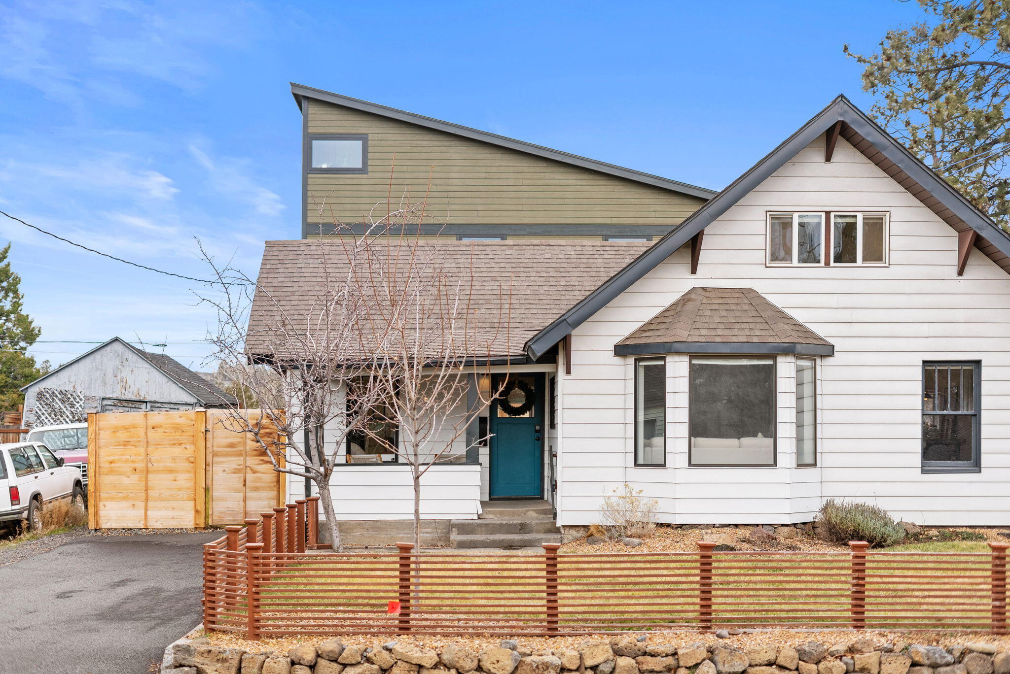 145 NW Jefferson Place