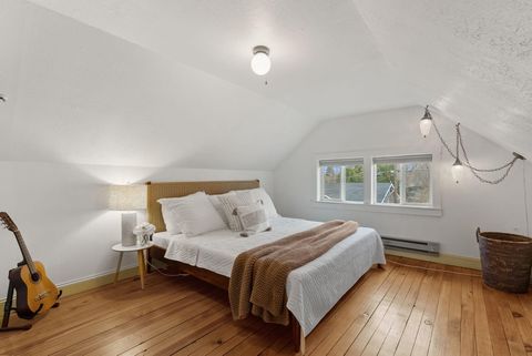 Tiny photo for 145 NW Jefferson Place, Bend, OR 97703 (MLS # 220213548)