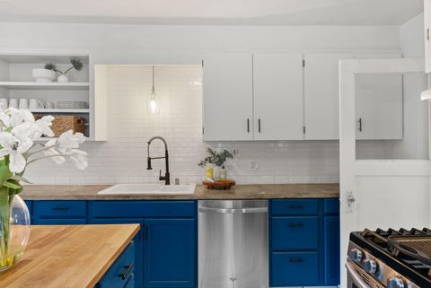 Tiny photo for 145 NW Jefferson Place, Bend, OR 97703 (MLS # 220213548)