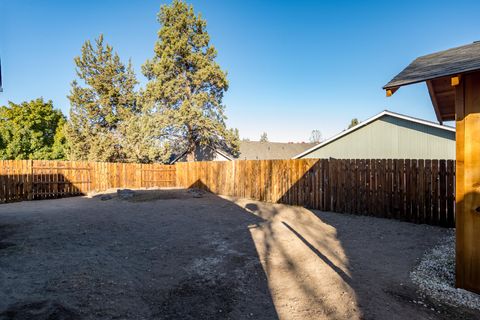 Tiny photo for 2841 SW Pumice Avenue, Redmond, OR 97756 (MLS # 220211041)