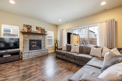 Tiny photo for 3137 NE Flagstone Avenue, Bend, OR 97701 (MLS # 220217502)