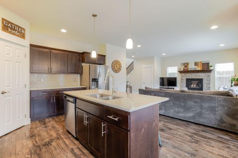 Tiny photo for 3137 NE Flagstone Avenue, Bend, OR 97701 (MLS # 220217502)