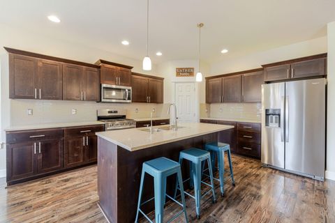 Tiny photo for 3137 NE Flagstone Avenue, Bend, OR 97701 (MLS # 220217502)