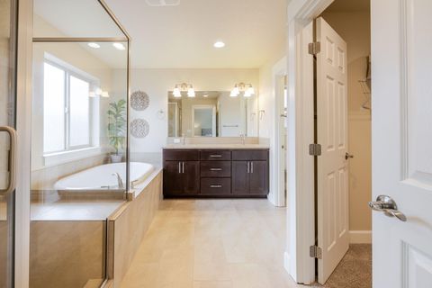 Tiny photo for 3137 NE Flagstone Avenue, Bend, OR 97701 (MLS # 220217502)