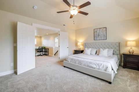 Tiny photo for 3137 NE Flagstone Avenue, Bend, OR 97701 (MLS # 220217502)