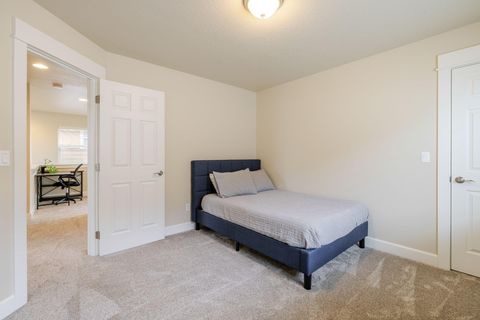 Tiny photo for 3137 NE Flagstone Avenue, Bend, OR 97701 (MLS # 220217502)