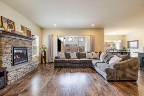 Tiny photo for 3137 NE Flagstone Avenue, Bend, OR 97701 (MLS # 220217502)