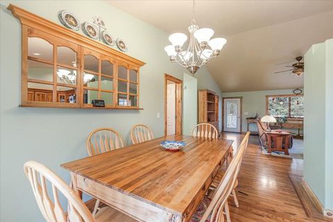 Tiny photo for 3855 NW Montgomery Avenue, Redmond, OR 97756 (MLS # 220212148)