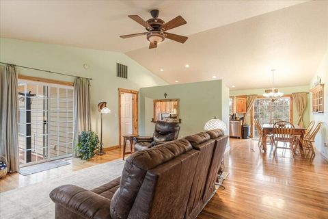 Tiny photo for 3855 NW Montgomery Avenue, Redmond, OR 97756 (MLS # 220212148)