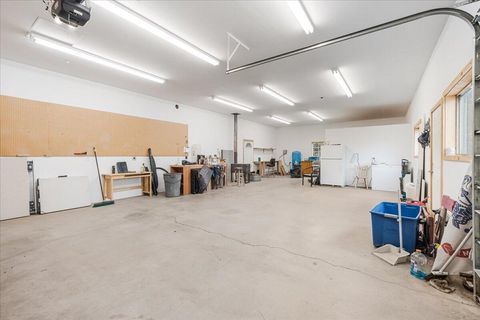 Tiny photo for 3855 NW Montgomery Avenue, Redmond, OR 97756 (MLS # 220212148)