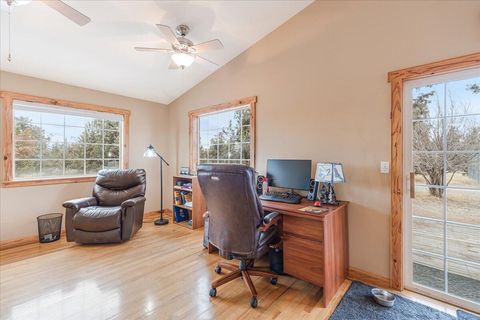 Tiny photo for 3855 NW Montgomery Avenue, Redmond, OR 97756 (MLS # 220212148)